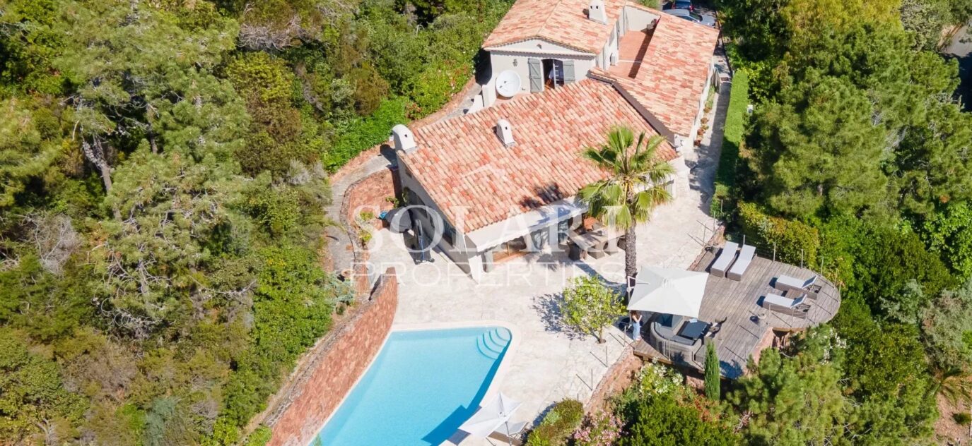 Villa avec piscine pour 8 personnes – Théoule-sur-Mer – 4 chambres – 8 voyageurs – 200 m²