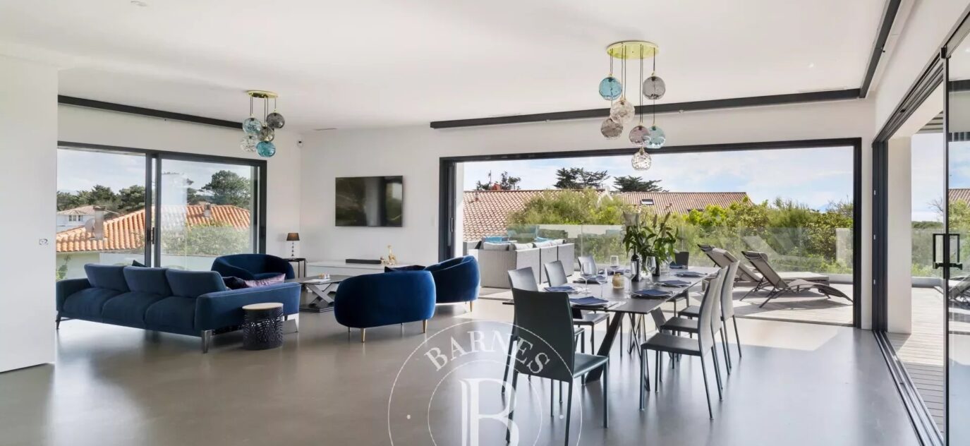 Villa SUNSET – Maison de Standing avec Piscine & Vue Panoramique sur l’Océan à Anglet – 5 chambres – 1 voyageur – 250 m²