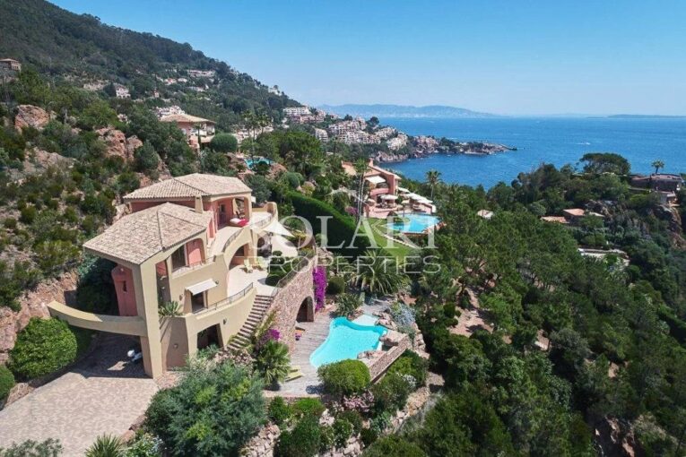 Location vacances : Villa de prestige avec accès à la mer – 8 personnes – 4 chambres – 1 voyageur – 300 m²