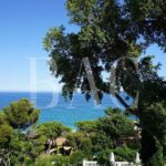 Sainte-Maxime, vue mer exceptionnelle pour cette villa située à 100m de la mer. – 10 pièces – 7 chambres – 300 m²