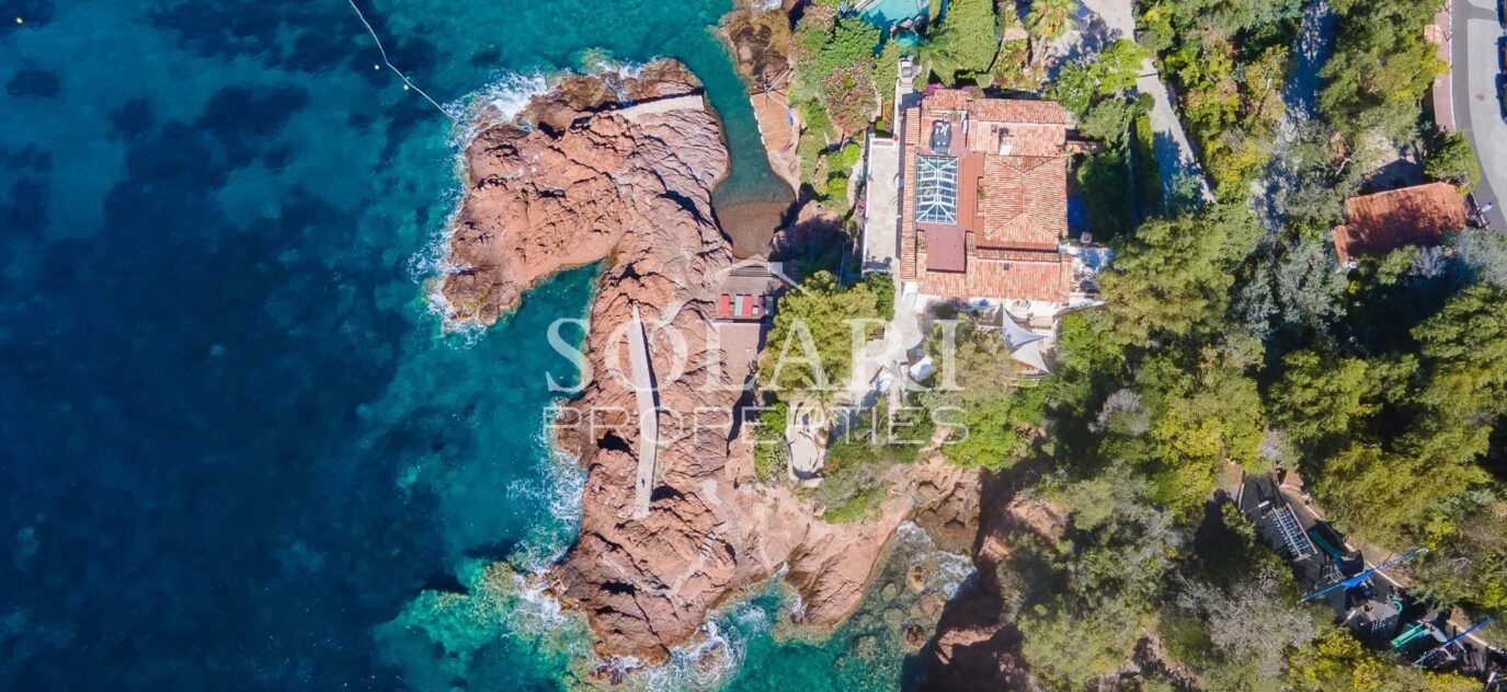 Villa Pieds dans l’eau – proche Cannes – Théoule-sur-Mer – NR chambres – 1 voyageur – 300 m²