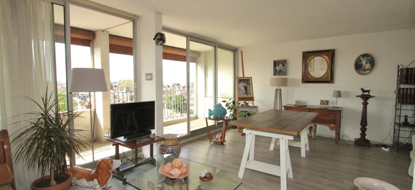 Appartement 97 m², terrasse magnifique vue sur Paris – 4 pièces – 3 chambres – 97 m²