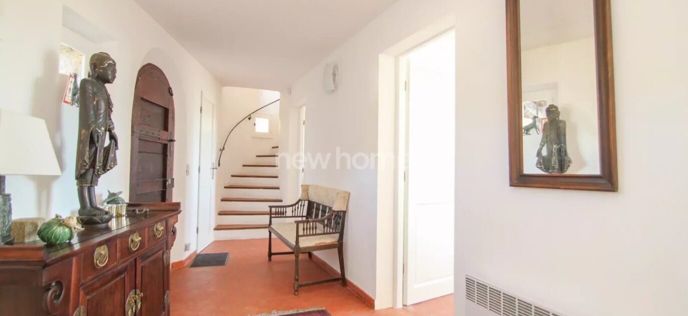 Maison provençale charmante avec une vue magnifique. – 5 pièces – 4 chambres – NR voyageurs – 100 m²