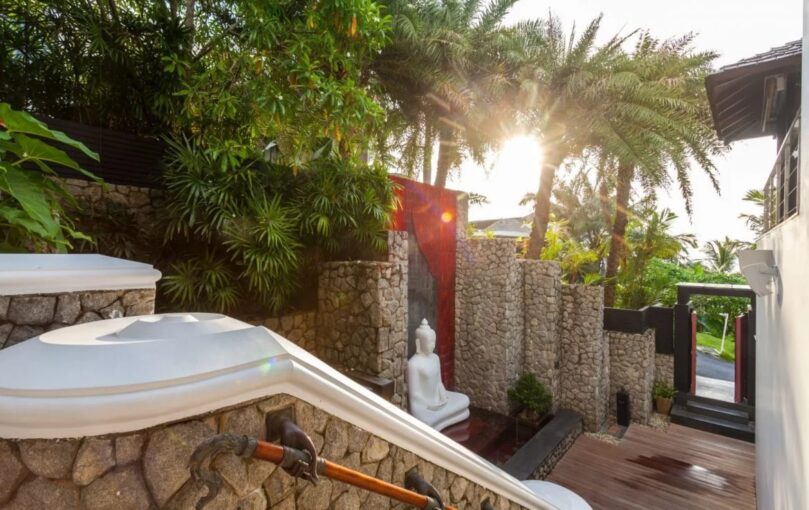 Villa élégante avec vue sur la mer située à Surin – 4 pièces – 3 chambres – 400 m²