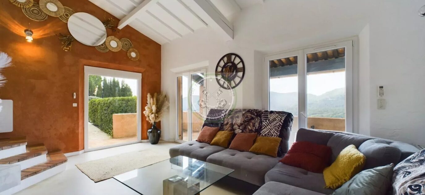 Magnifique villa T4 à Bagnols en Forêt, possibilité T5 – 4 pièces – 2 chambres – NR voyageurs – 126 m²