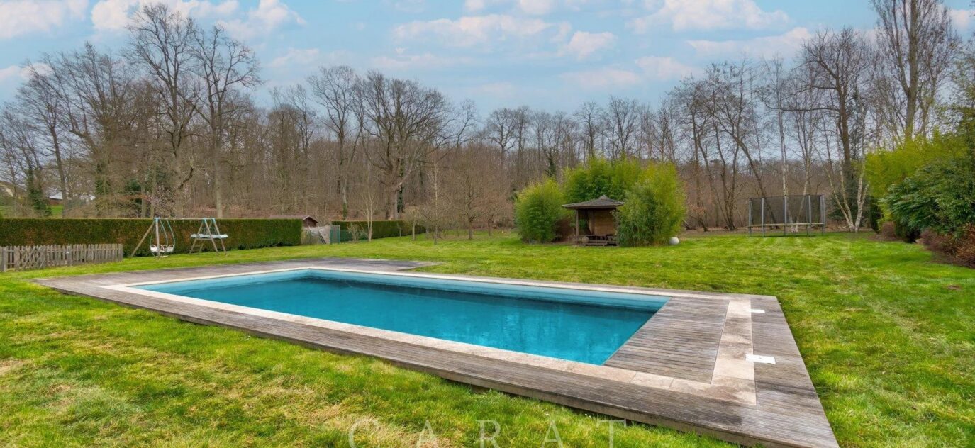 Maison d’architecte avec piscine – 7 pièces – 4 chambres – NR voyageurs – 170 m²