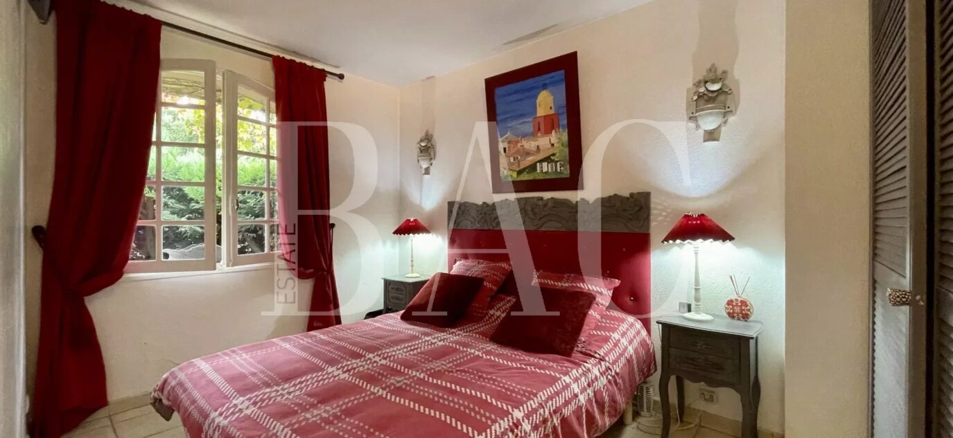 Saint-Tropez, un appartement comme une petite villa – 3 pièces – 2 chambres – 14 voyageurs