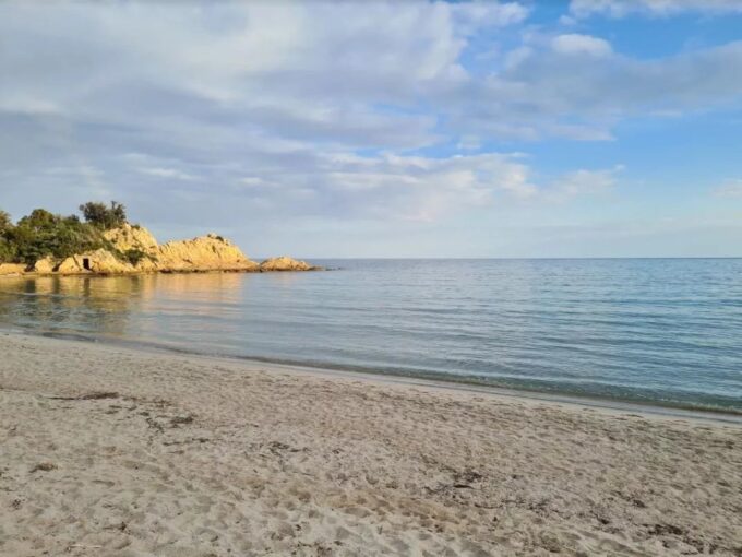 Propriété vue mer époustouflante accès direct plage à Solenzara – 6 pièces – NR chambres – NR voyageurs – 150 m²