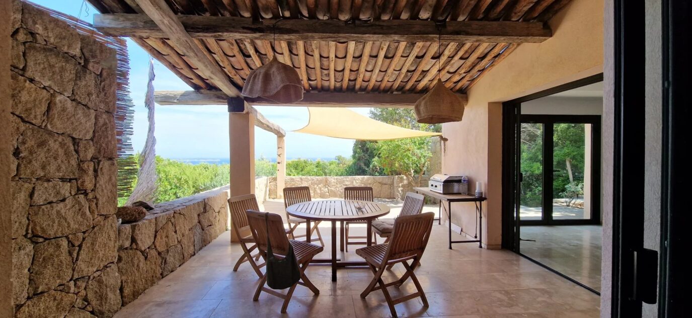 Magnifique petite villa sur 2 niveaux avec vue Panoramique sur Palombaggia Résidence Le Belvédère – 5 pièces – 3 chambres – 80 m²