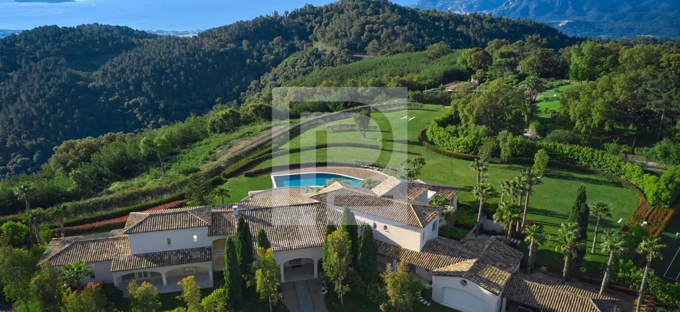 Villa de prestige avec vue panoramique sur la baie de Cannes – 8 pièces – 6 chambres – 6 voyageurs – 900 m²