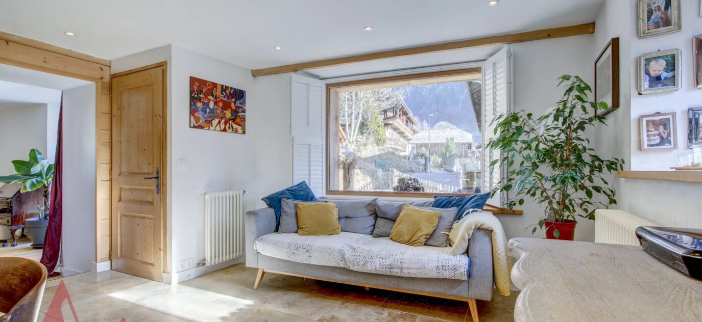 Superbe chalet entièrement rénové avec des vues panoramiques dans un quartier calme de Montriond – 6 pièces – 4 chambres – 8 voyageurs – 150 m²