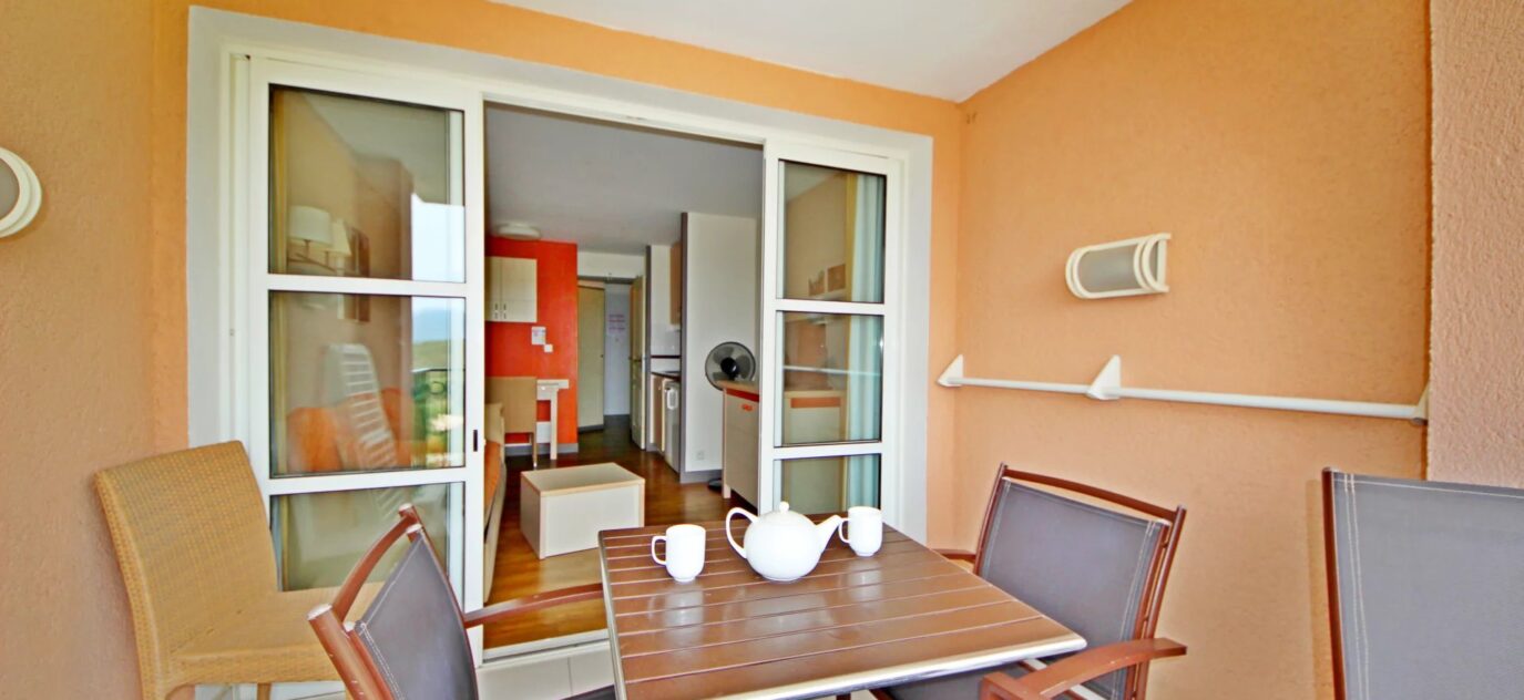 AGAY CAP ESTEREL proche centre village beau studio cabine avec terrasse couverte – 1 pièce – NR chambres – 14 voyageurs – 23 m²