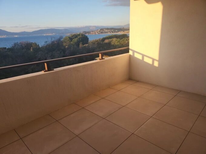 T2 avec terrasse, superbe vue mer à Pietrosella 20166 – 2 pièces – 1 chambre – NR voyageurs – 42.4 m²