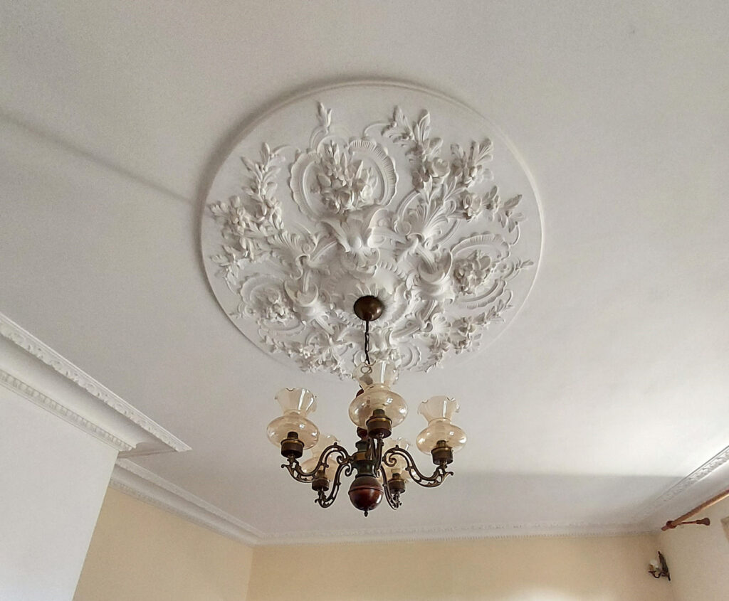 Gentilhommière de 400 m2 dans un parc de 18 500 m2 – 12 pièces – 6 chambres – 357 m²