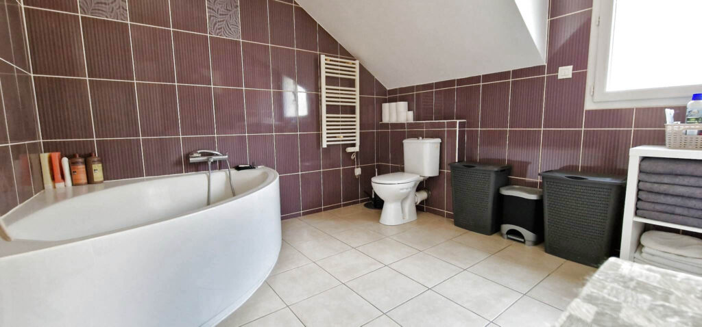 Villa de 160 m2 habitables sur 1168 m2 de terrain – 4 pièces – 3 chambres – 160 m²