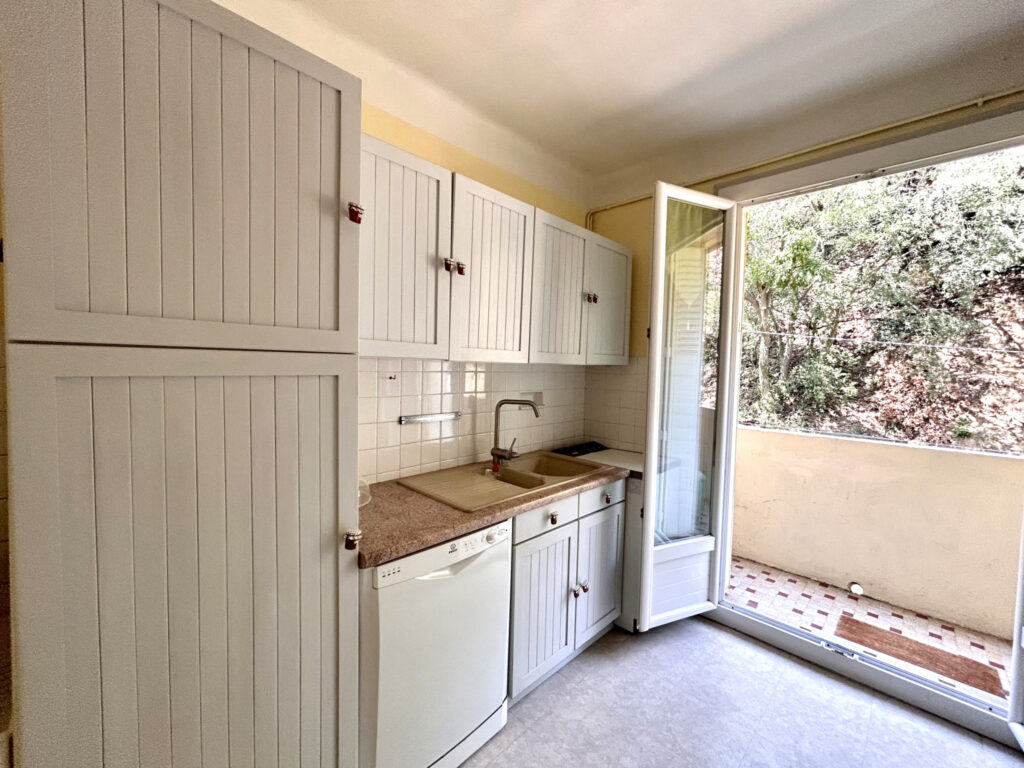 SECTEUR PETITE PROVENCE – LUMINEUX F2 AVEC CAVE – 2 pièces – 1 chambre – 50.4 m²