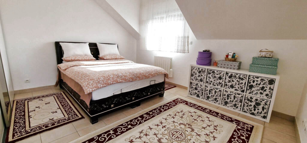 Villa de 160 m2 habitables sur 1168 m2 de terrain – 4 pièces – 3 chambres – 160 m²