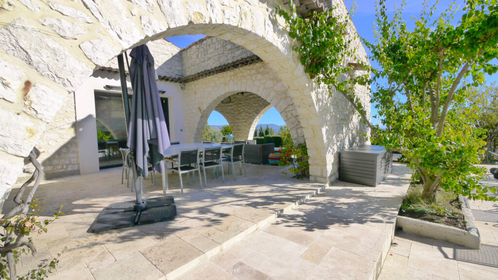 PROPRIETE AVEC VUE MER – 8 pièces – 5 chambres – 200 m²