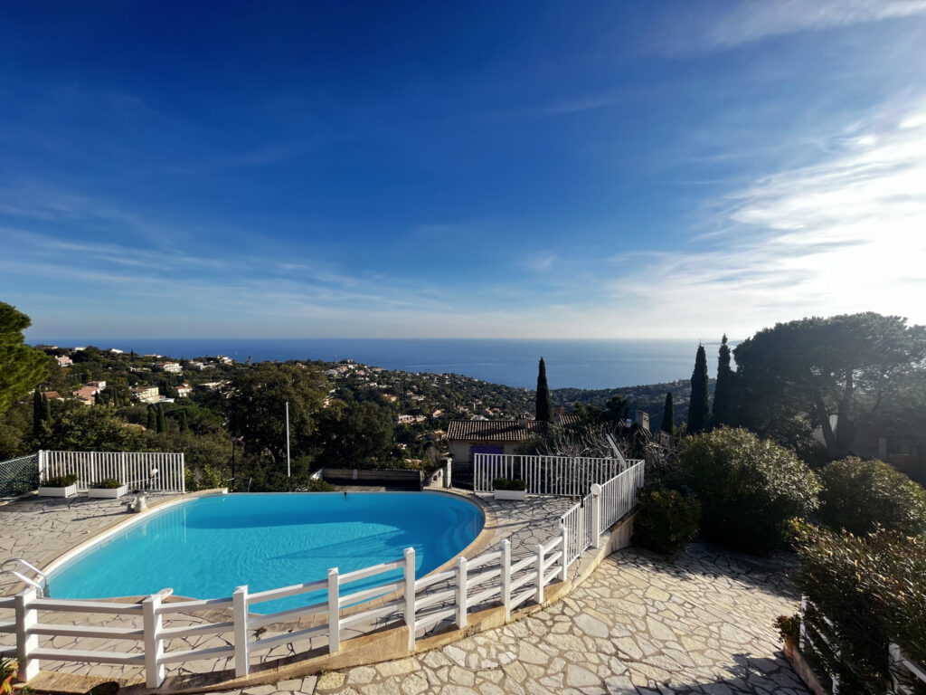 Villa individuelle avec vue panoramique mer – 6 pièces – 4 chambres – 200 m²