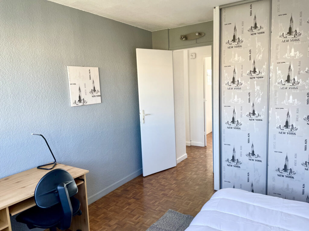 COLOCATION T4 / 1 chambre / Lumineux appartement avec balcon – 4 pièces – 3 chambres – 72.06 m²