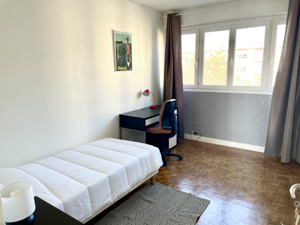 COLOCATION T4 / 1 chambre / Lumineux appartement avec balcon – 4 pièces – 3 chambres – 72.06 m²