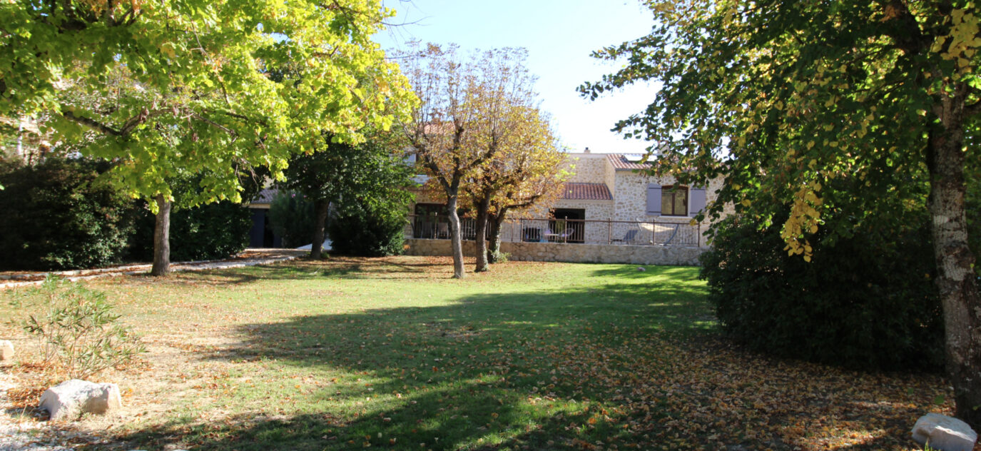 Magnifique propriété provençale entre Vaison la Romaine et B – 13 pièces – 6 chambres – 393 m²
