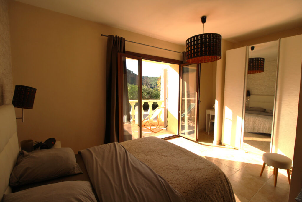 Magnifique propriété provençale entre Vaison la Romaine et B – 13 pièces – 6 chambres – 393 m²