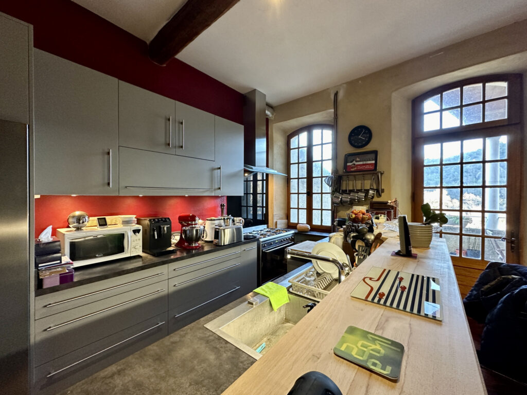 Grande maison de village avec accès à la rivière – 8 pièces – 3 chambres – 168 m²