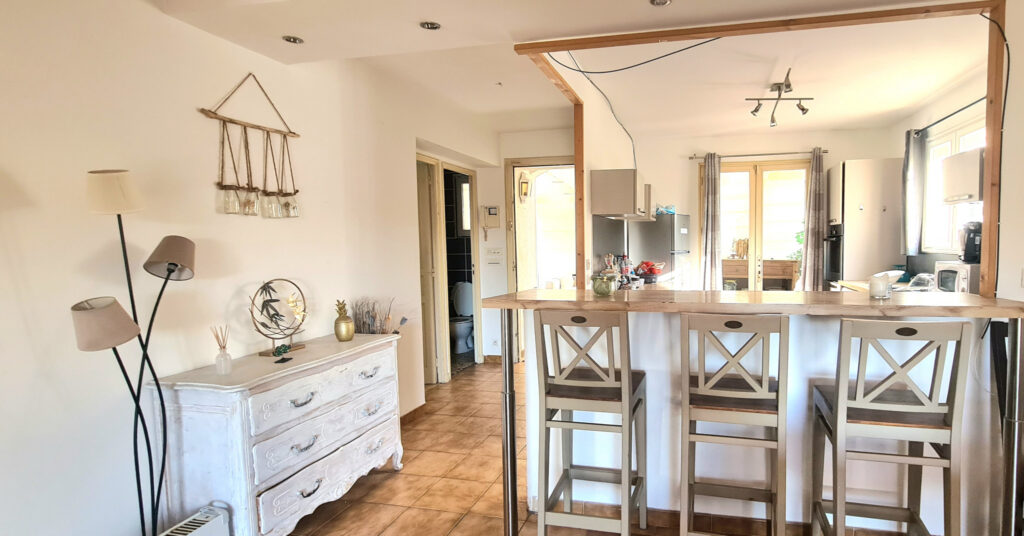 Villa individuelle avec piscine à débordement – 7 pièces – 5 chambres – 146 m²