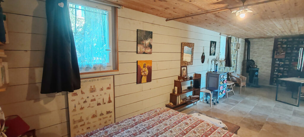 Bas de Villa avec 450m2 de terrain. – 2 pièces – 1 chambre – 80 m²