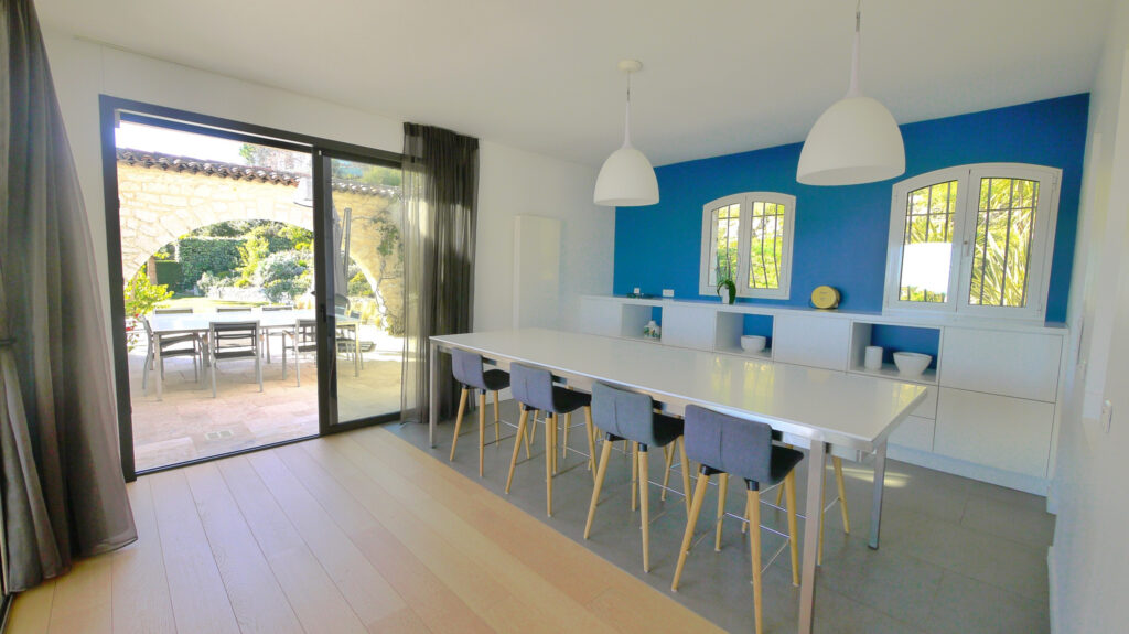 PROPRIETE AVEC VUE MER – 8 pièces – 5 chambres – 200 m²