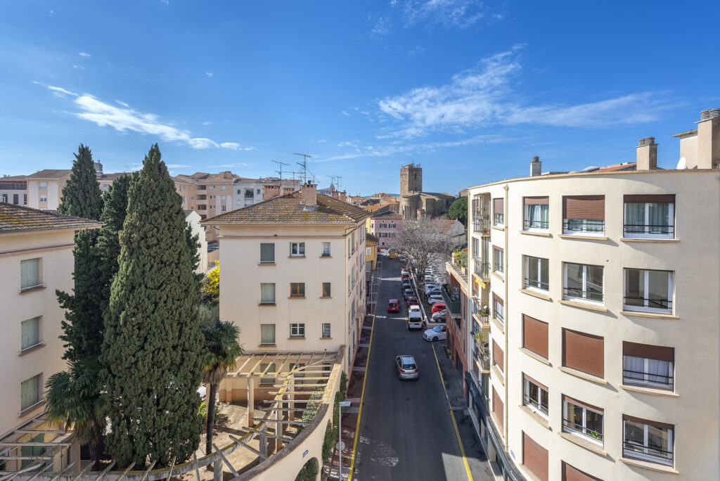 Superbe appartement T3 de 76m2 traversant, entièrement rénov – 3 pièces – 2 chambres – 76.03 m²