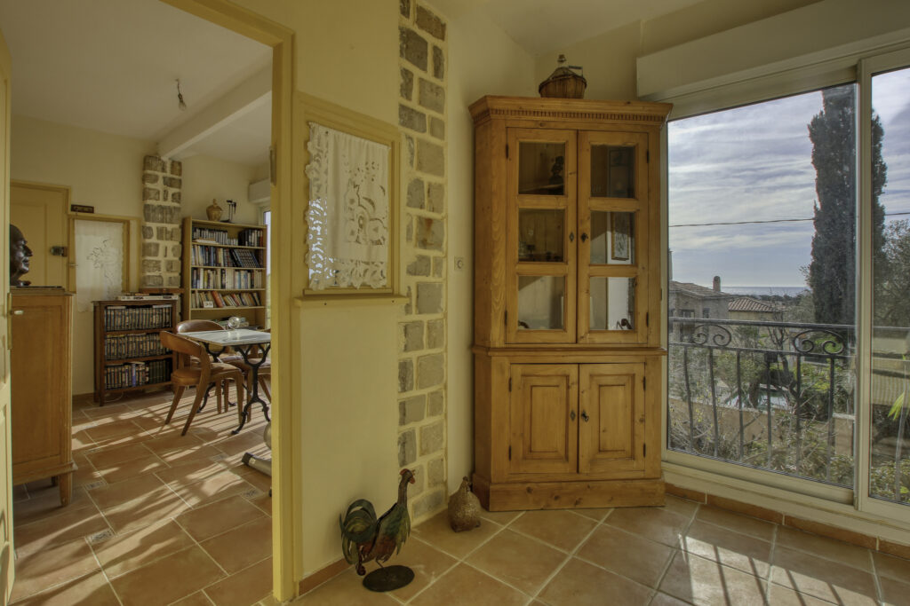 Vente Bandol (83), Villa provençale de 259 m2 sur 3 niveaux  – 12 pièces – 9 chambres – 258.79 m²