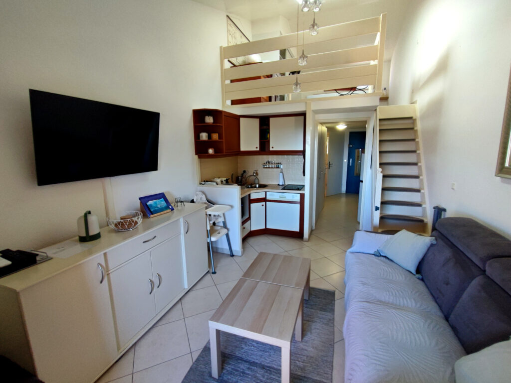 Appartement T3 – DUPLEX- meublé !  pleine vue mer + parking  – 3 pièces – 2 chambres – 40 m²