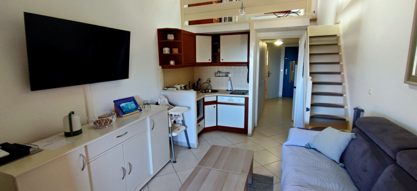Appartement T3 – DUPLEX- meublé !  pleine vue mer + parking  – 3 pièces – 2 chambres – 40 m²
