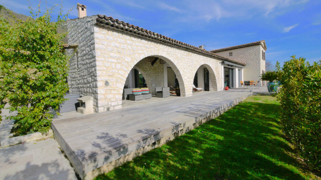 PROPRIETE AVEC VUE MER – 8 pièces – 5 chambres – 200 m²