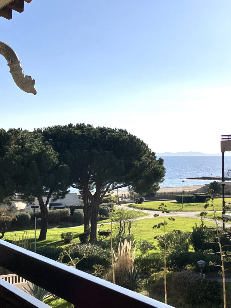 T2 cabine avec ascenceur vue mer et jardin Baie des Iles  – 3 pièces – 1 chambre – 43 m²