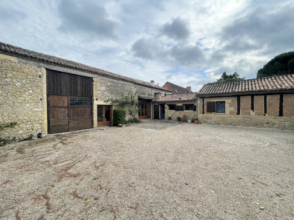 Belle maison Périgourdine en Bergeracois. – 10 pièces – 7 chambres – 260 m²