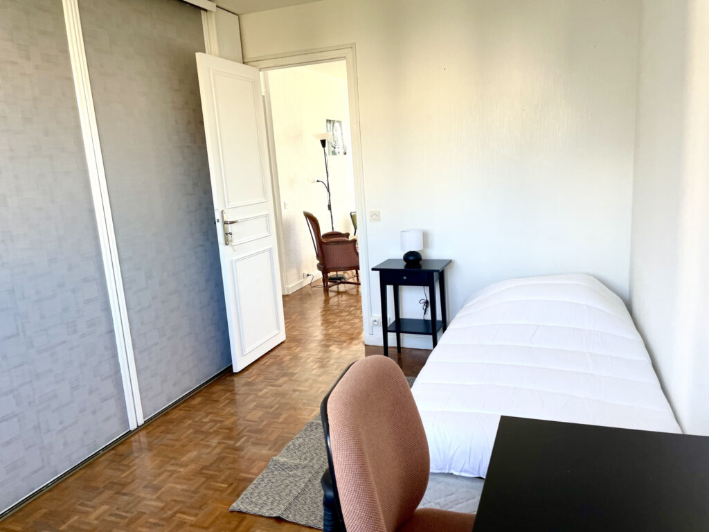 COLOCATION T4 / 1 chambre / Lumineux appartement avec balcon – 4 pièces – 3 chambres – 72.06 m²