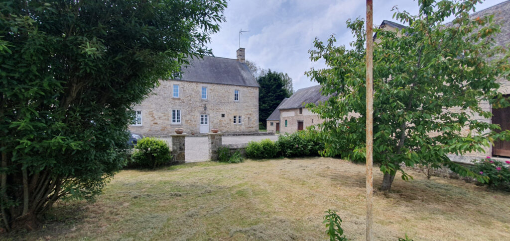 BELLE FERME FORTIFIEE  VUE SUR LES MARAIS – 7 pièces – 4 chambres – 207 m²