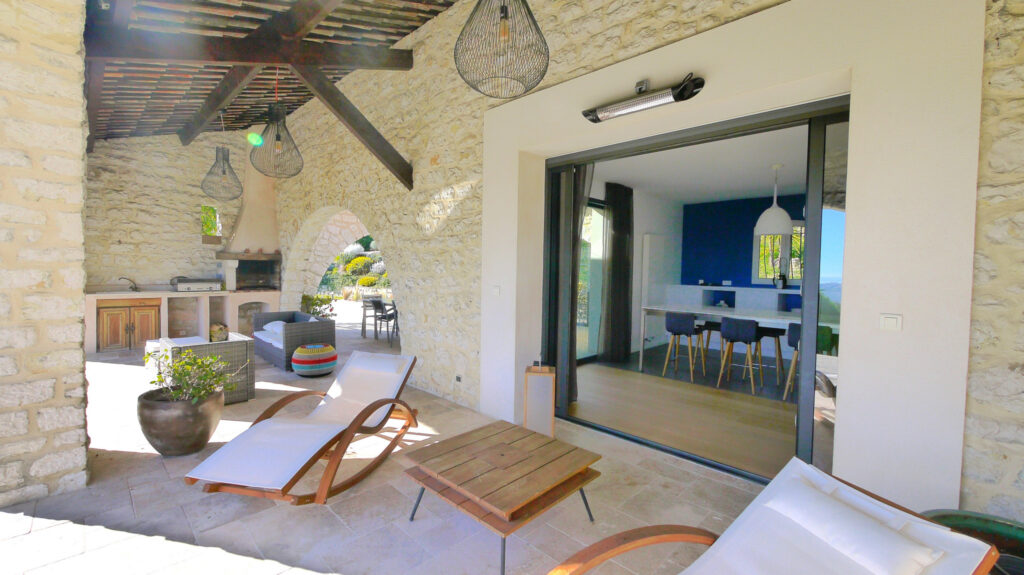 PROPRIETE AVEC VUE MER – 8 pièces – 5 chambres – 200 m²