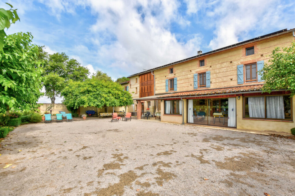 La tranquillité à l’état pur… – 14 pièces – 10 chambres – 541 m²