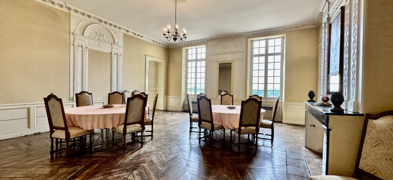 Magnifique Château XIX ème siecles campagne Girondine – NR pièces – 8 chambres – 1000 m²