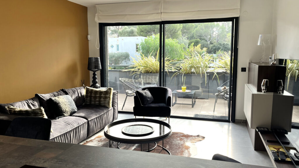 un appartement exceptionnel,91 m2 à SAINT RAPHAEL  avec des  – 3 pièces – 2 chambres – 91 m²