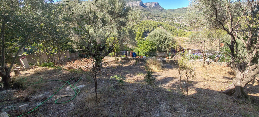 Bas de Villa avec 450m2 de terrain. – 2 pièces – 1 chambre – 80 m²