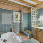 Maison de charme avec piscine et jardin luxuriant à Grasse – 6 pièces – 4 chambres – 220 m²