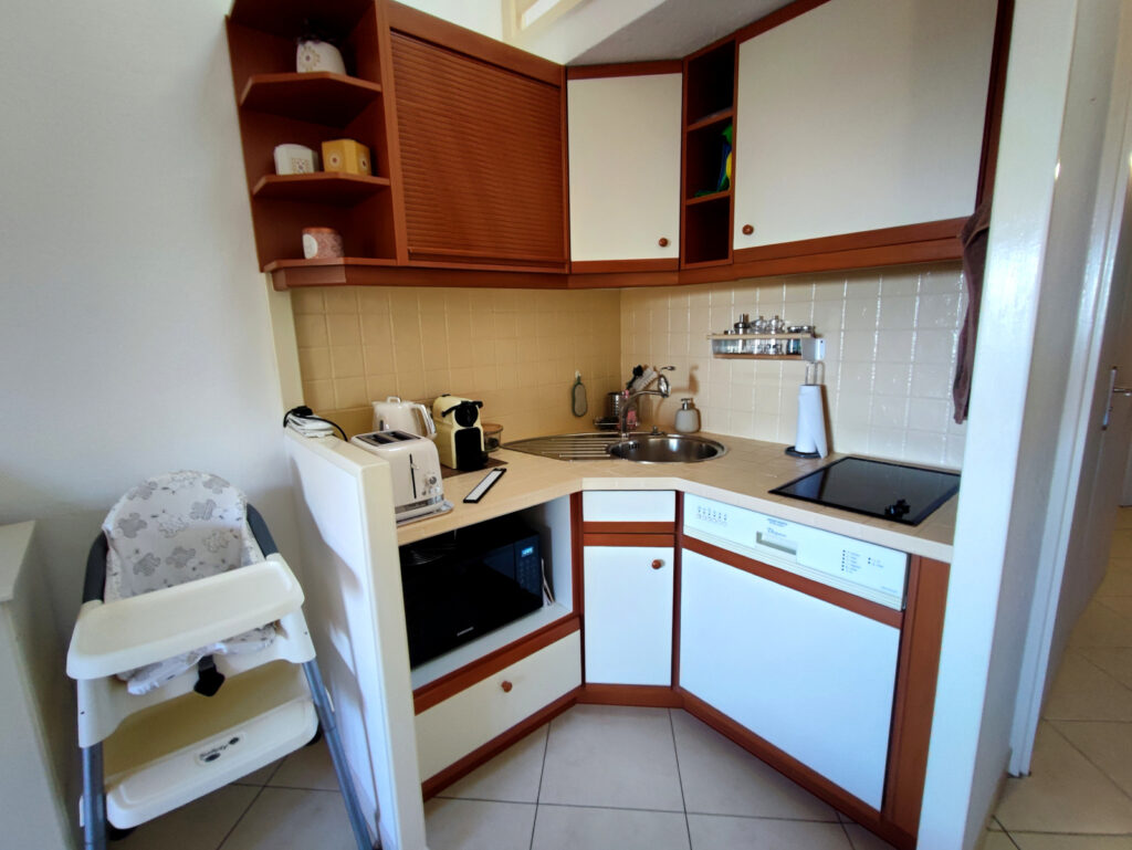 Appartement T3 – DUPLEX- meublé !  pleine vue mer + parking  – 3 pièces – 2 chambres – 40 m²