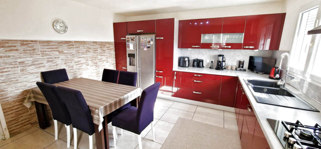 Villa de 160 m2 habitables sur 1168 m2 de terrain – 4 pièces – 3 chambres – 160 m²