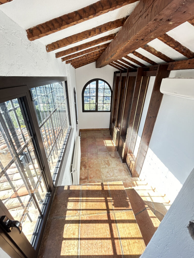 Magnifique maison provençale avec vue panoramique – 8 pièces – 5 chambres – 254.41 m²