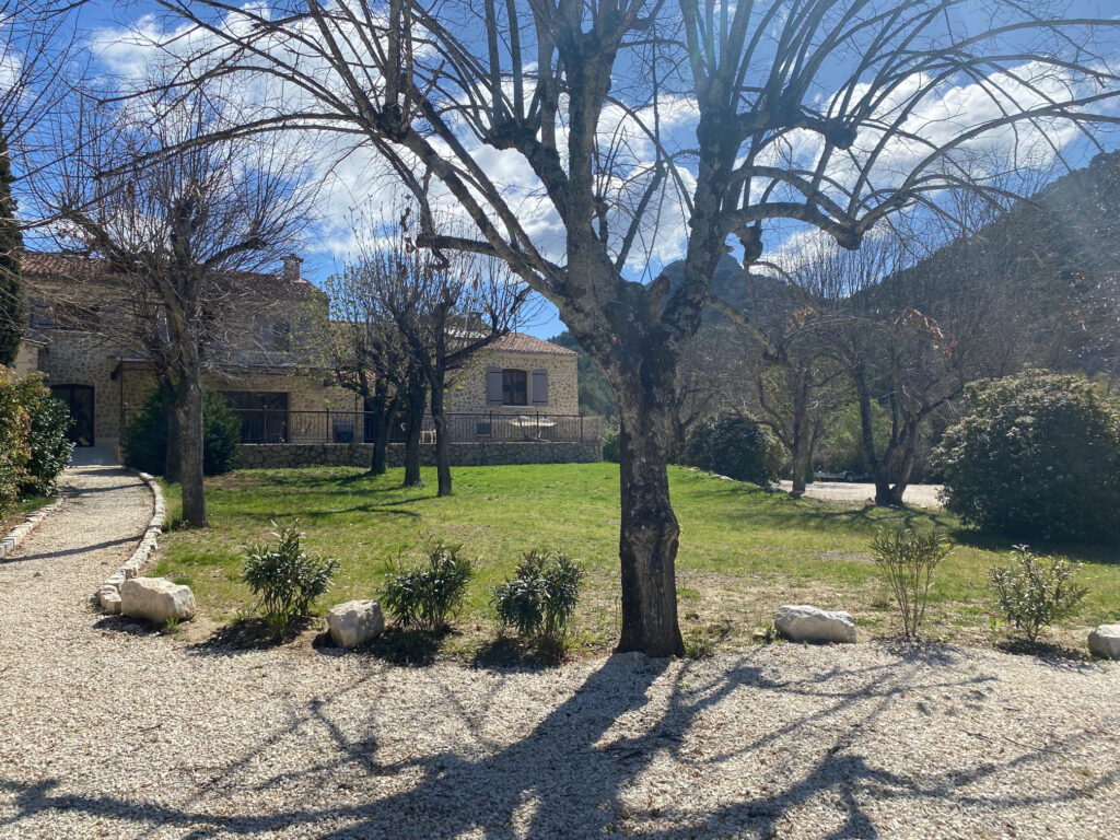 Magnifique propriété provençale entre Vaison la Romaine et B – 13 pièces – 6 chambres – 393 m²